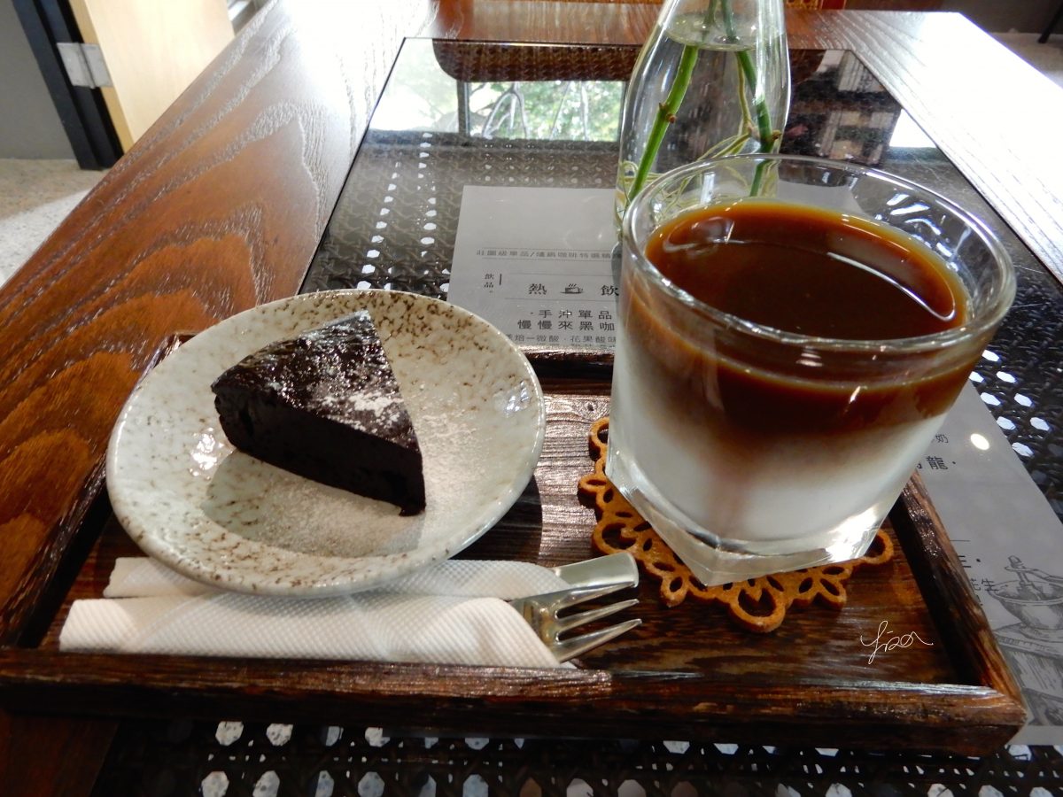 大樹書房咖啡及蛋糕
