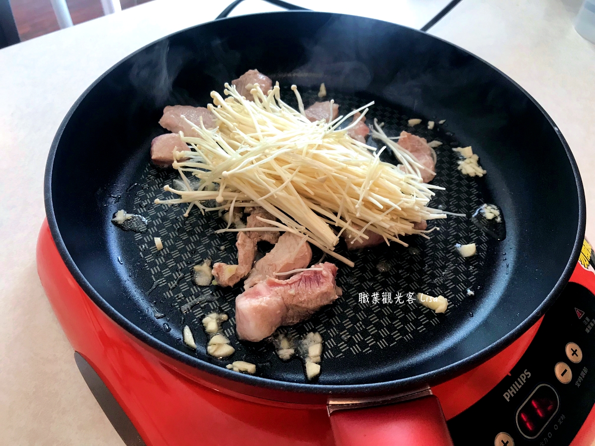 金針菇炒豬肉作法